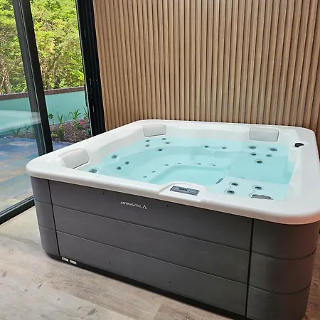 Holiday home Casa Requinte - Jacuzzi Arco da Calheta (Madeira)